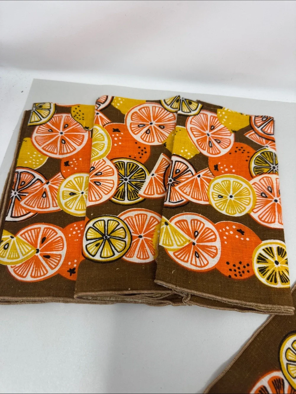 VINTAGE NAPKINS CITRUS PRINT BROWN BACKGROUND ORANGES LEMONS LOT OF 4 60S 70S
